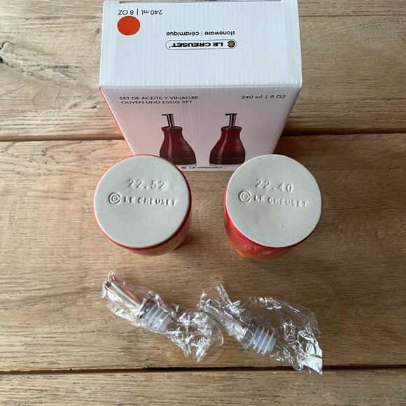 NEW Le Creuset Stoneware Classic 8 oz Oil & Vinegar Set Flame Orange - Picture 6 of 12